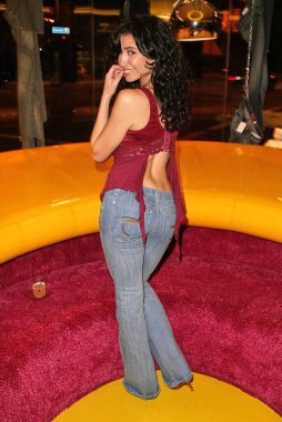 Nadia Rowinsky, LA Moda Haftası Enerji Açılışı sırasında kamerada poz veriyor. Los Angeles, Kaliforniya, ABD.