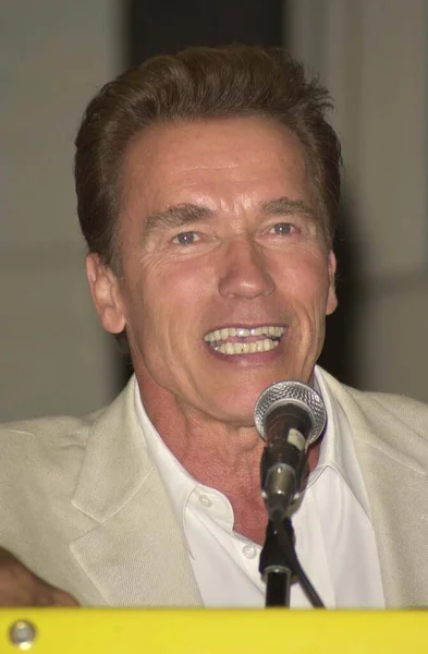 Arnold Schwarzenegger Giving Interview Los Angeles Comic Book Science Fiction — Stock Photo, Image