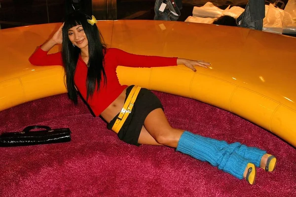 Bai Ling Durante Miss Sexty Actriz Posando Sofá Los Angeles — Foto de Stock