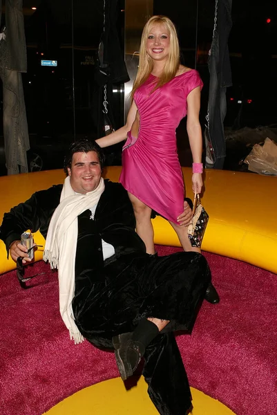 Jason Davis和Courtney Peldon在Miss Sixty时装周派对上的表演美国加利福尼亚州洛杉矶 — 图库照片