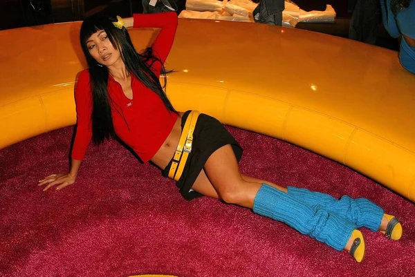 Bai Ling Durante Miss Sexty Actriz Posando Sofá Los Angeles —  Fotos de Stock