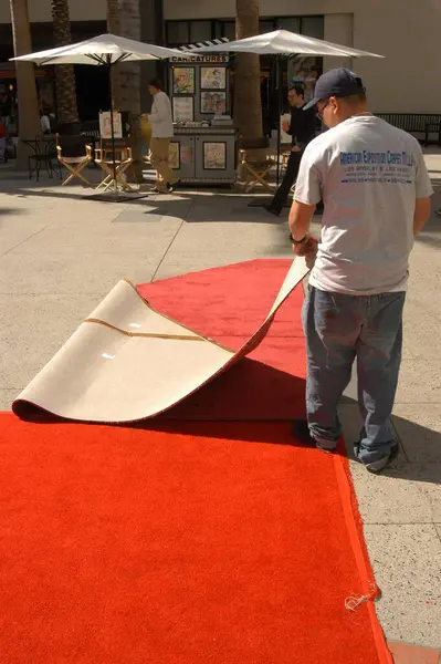 Arbeit Crews Brechen Den Oscar Red Carpet Bereich Nach Ankünften — Stockfoto