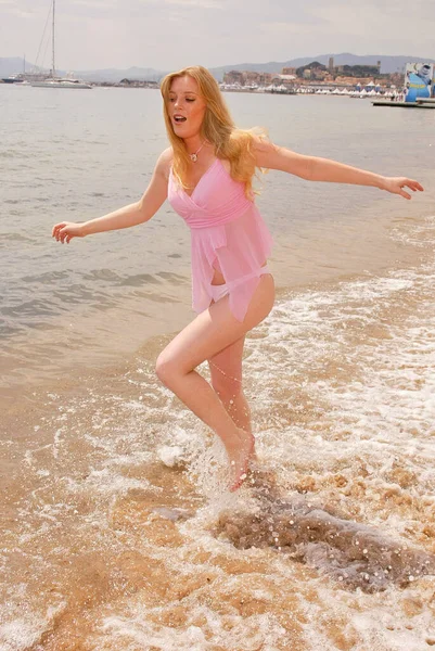Joyeuse Actrice Danoise Gry Wernberg Bay Posant Sur Plage Cannes — Photo