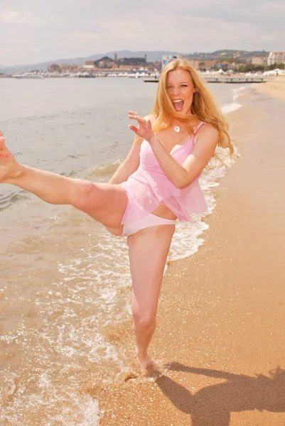 Grappig Lopende Deense Actrice Gry Wernberg Bay Poserend Strand Cannes — Stockfoto