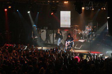 Motley Crue yeniden birleşiyor! Duyuru ve Konser                    