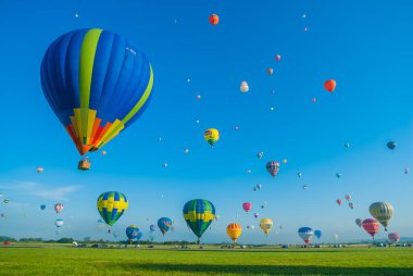 Lorraine 'de sıcak hava balonu buluşması. Fransa