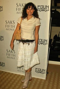 İngiliz-Amerikan aktris Minnie Driver, ABD 'nin Kaliforniya eyaletinin Beverly Hills kentindeki Saks Fifth Avenue Store' da Yeni Bilinçli Ticaret Giyim Hattı 'nı hizaya soktu. 