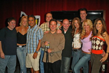 Frosty Stilwell, Heidi Hamilton, Leo Quinones, Tim Conway Jr, Malibu Dan Finder, Brian Whitman, Galen Brown, John, Tina Jordan ve Kerri Kasem yıllık KLSX FM Talk Think Tank programında. Dave ve Busters, Irvine, CA. 09-29-05