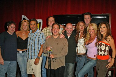 Frosty Stilwell, Heidi Hamilton, Leo Quinones, Tim Conway Jr, Malibu Dan Finder, Brian Whitman, Galen Brown, John, Tina Jordan ve Kerri Kasem yıllık KLSX FM Talk Think Tank programında. Dave ve Busters, Irvine, CA. 09-29-05