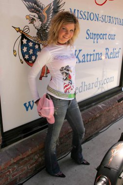 Ed Hardy Katrina Yardım Programını sunuyor. Ünlülerin İmza Günü.