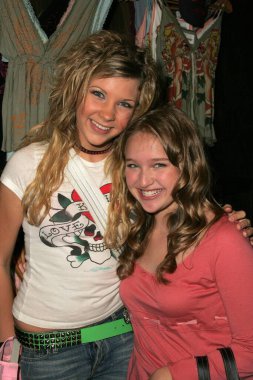 Ed Hardy Katrina Yardım Programını sunuyor. Ünlülerin İmza Günü. 