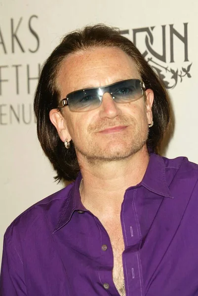 Bono New Conscious Commerce Clothing Line Saks Fifth Avenue Store — Stock fotografie