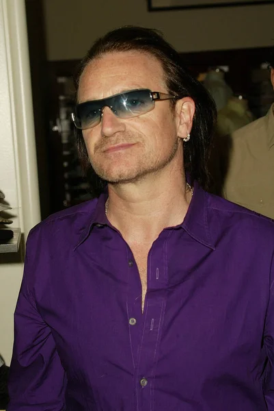 Bono New Conscious Commerce Clothing Line Saks Fifth Avenue Store — Stockfoto