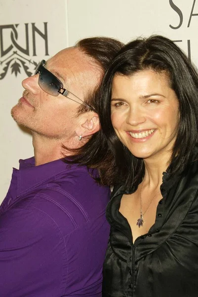 Bono Und Ehefrau Ali Hewson Während Der New Conscious Commerce — Stockfoto