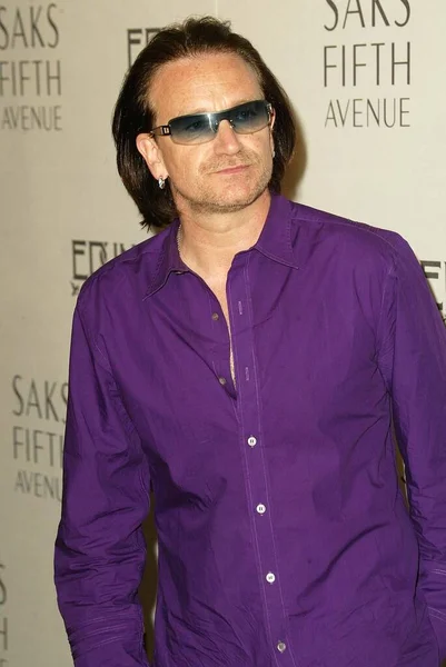 Bono New Conscious Commerce Clothing Line Saks Fifth Avenue Store — Stockfoto