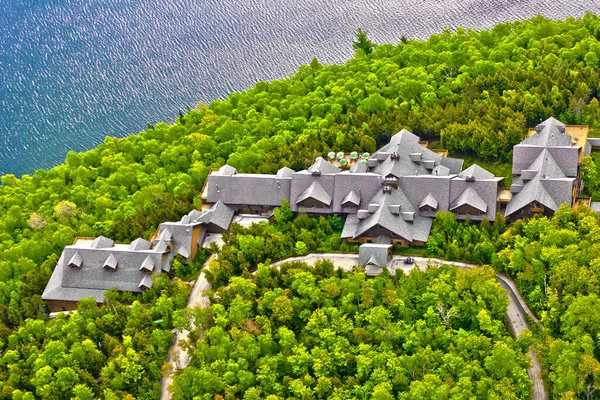 女王卡纳达的Sacacomie酒店湖 — 图库照片