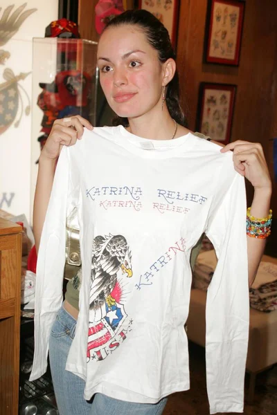 Hardy Hosts Katrina Relief Celebrity Autograph Session Event — Stock Photo, Image