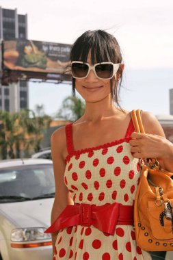 Bai Ling Billboard 'unun önünde belirdi ve reality şov 