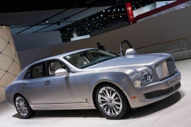 Kuzey Amerika Uluslararası Otomobil Fuarı 'nda yeni 2015 Bentley Mulsanne, 26 Ocak 2014 tarihinde Detroit' te. lüks araba sergisi 