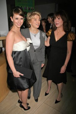 Jennifer Love Hewitt, Pat Mitchell ve Marlo Thomas 