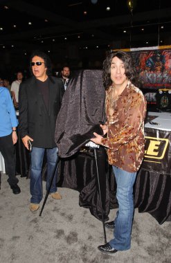 Wizard World Convention, Platinum Stüdyoları Inc. ve Kiss Comics Group 'un dünyanın en büyük çizgi romanını, Los Angeles Kongre Merkezi' ni, CA 03-16-07