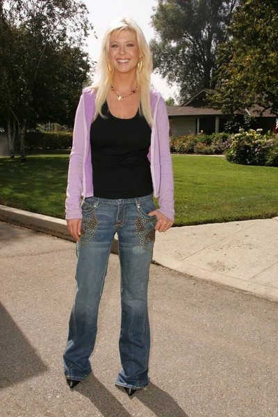 Tara Reid Wearing Tag Jeans Set Senior Skip Day August — Stock Photo, Image