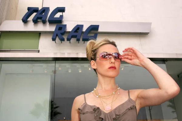 Lily Hearst Ubrana Przez Gold Hawk Dżinsy Tag Tag Boutique — Zdjęcie stockowe