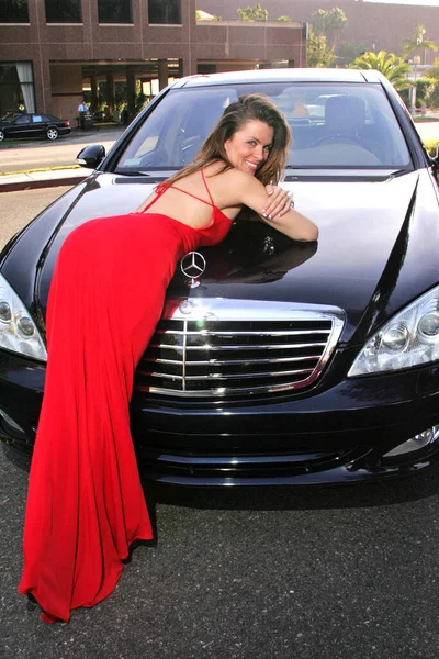 Alicia Arden Robert Maltbie Náhledu Fotografie Pro Vlastní Mercedes Benz — Stock fotografie