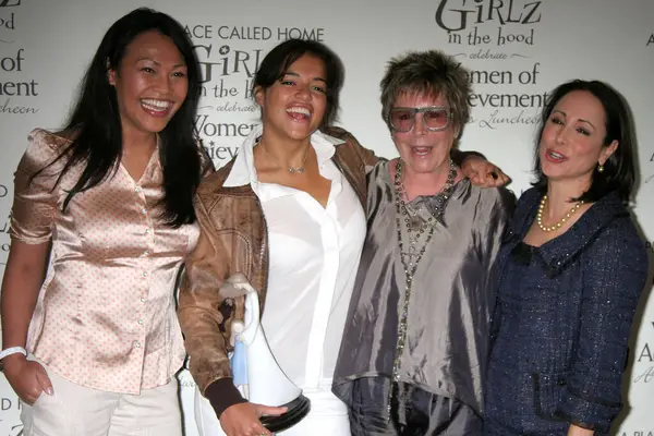 Cassandra Hepburn Och Michelle Rodriguez Tillsammans Med Deborah Constance Och — Stockfoto