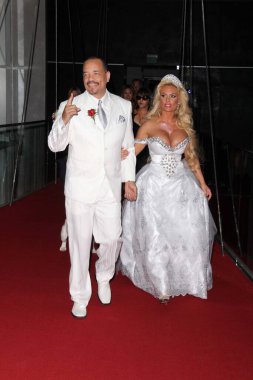 Ice-T ve eşi Coco W Otel 'de evlilik yeminlerini tazeliyor.     