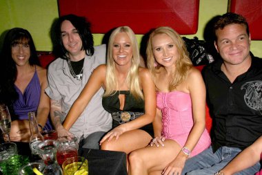 Dee Dee Bigelow, Adam Black, Katie Lohmann, Alana Curry ve Knockout Magazine 'den Başkan Gray Knight. 07-03-08
