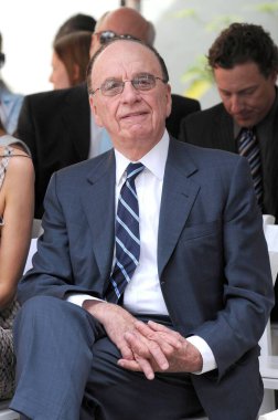 Rupert Murdochat, Grauman 'ın Çin Tiyatrosu' nun avlusunda Hugh Jackman 'ı el ve ayak izleriyle onurlandıran tören. Grauman 'ın Çin Tiyatrosu, Hollywood, CA. 04-21-09