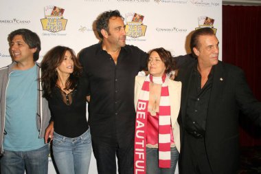 L-R Ray Romano, Teri Hatcher, Brad Garrett, Joely Fisher ve Robert Davi