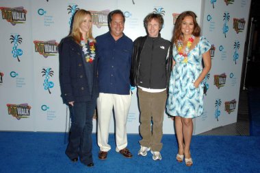 Lisa Kudrow ve Jon Lovitz Dana Carvey ve Tia Carrere ile