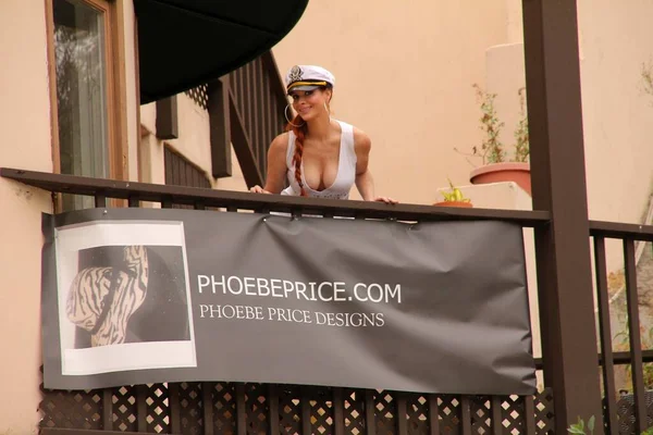 Actrice Phoebe Price Poseert Bij Banner Phoebe Price Designs Draagt — Stockfoto