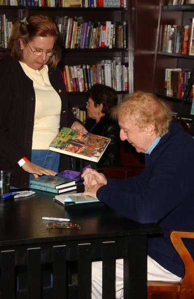 Gene Wilder Store Appearance Promote His Book French Whore Barnes — Stock Photo, Image