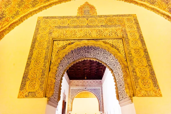 Arch Mosaic大使Alcazar Royal Palace Seville室 — 图库照片