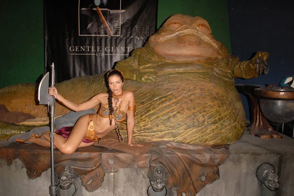 Jabba Hutt Adrianne Curry Vistiendo Disfraz Leia Esclavo Personajes Star — Foto de Stock