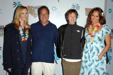 Lisa Kudrow ve Jon Lovitz Dana Carvey ve Tia Carrereat ile Jon Lovitz Komedi Kulübü 'nün açılışında Yumurtalık Kanseri Araştırma Fonu yararına. Jon Lovitz Komedi Kulübü, Universal City, CA. 05-28-09