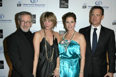 Steven Spielberg ve Kate Capshaw, Rita Wilson ve Tom Hanks ile birlikte 14. Yıllık Saks Fifth Avenue 'deki' Unutulmaz Akşam Vakfı 'nın Kadın Kanser Araştırma Fonu yararına. Beverly Wilshire Otel CA. 02-10-09