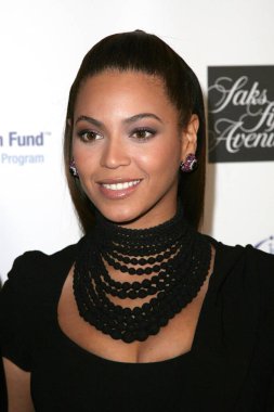 Beyonce 14. Geleneksel Saks 5. Cadde 'nin Unutulmaz Akşamı' nda. Beverly Wilshire Oteli, Beverly Hills 