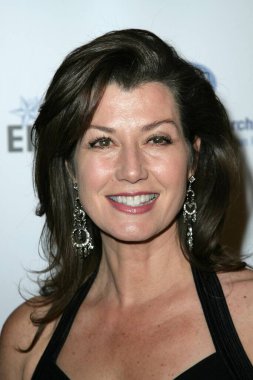 Amy Grant, Beşinci Cadde 'nin' Unutulmaz Akşam Vakfı 'nın Kadın Kanser Araştırma Fonu yararına düzenlediği 14. Beverly Wilshire Oteli, Beverly Hills, CA. 02-10-09
