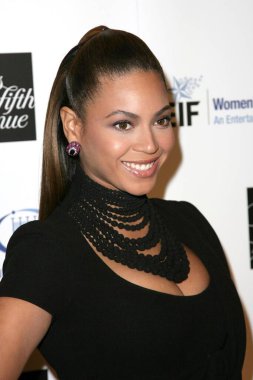 Beyonce 14. Geleneksel Saks 5. Cadde 'nin Unutulmaz Akşamı' nda. Beverly Wilshire Oteli, Beverly Hills 