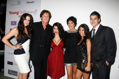 Khloe Kardashian, Bruce Jenner, Kim Kardashian, Kris Jenner, Kourtney Kardashian Jr. ve Robert Kardashian Jr. Kardashian Premiere Partisi 'nde. Pasifik Tasarım Merkezi, Batı Hollywood, CA. 