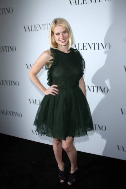 Alice Eve Valentino 'nun 50. yıldönümü açılış partisinde ve yeni Beverly Hills bayrak gemisi mağazasının açılışında, Valentino, Beverly Hills, CA