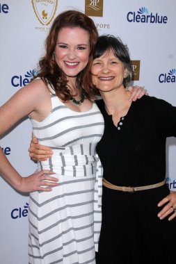 Sarah Drew ve annem Rosie Pope 'un Batı Yakası Doğum Dükkanı' nın açılışında, Santa Monica, CA 