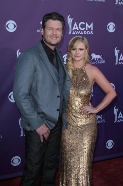 Blake Shelton ve eşi Miranda Lambert 47. Country Müzik Ödülleri Gelişi, MGM Grand, Las Vegas, NV 04-01-12