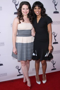 Katie Lowes, Kerry Washington ShondaLand 'e Hoş Geldiniz: Shonda Rhimes & Friends Akademisi tarafından sunulan Bir Gece Televizyon Sanatları ve Bilimleri Akademisi, Leonard H. Goldenson Tiyatrosu, Kuzey Hollywood, CA 