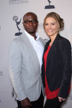 Taye Diggs ve KaDee Strickland Shondaland 'a Hoş Geldiniz: Shonda Rhimes & Friends Akademisi tarafından sunulan bir akşam, Leonard H. Goldenson Tiyatrosu, Kuzey Hollywood, CA