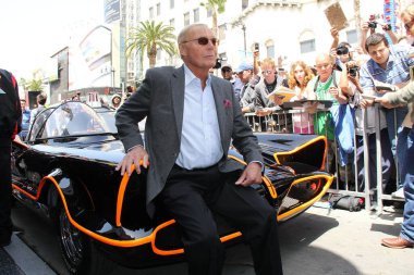 Adam West, Hollywood Şöhret Yürüyüşü 'nde Adam West, Hollywood, CA 04-05-12